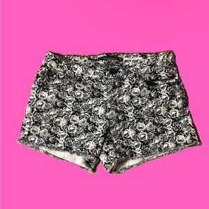 Hot topic “lovesick” skull and roses shorts ☠️🌹